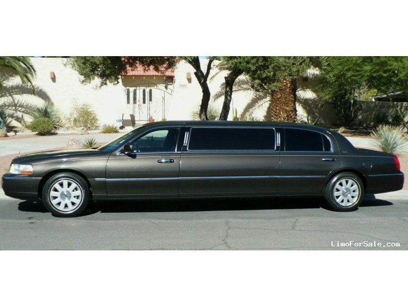 Used 2005 Lincoln Town Car Sedan Stretch Limo Coastal Coachworks - Las 