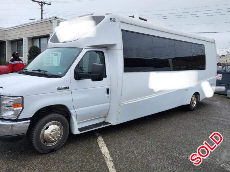 Used 2017 Ford E-450 Mini Bus Shuttle / Tour Berkshire Coach - Anaheim, California - $59,900