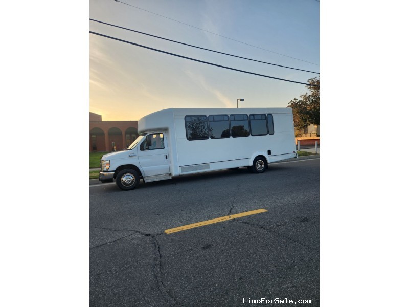 Used 2017 Ford E-450 Mini Bus Limo Goshen Coach - fontana, California - $79,995