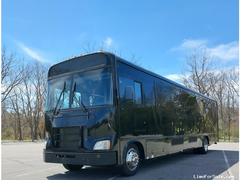 Used 2011 Freightliner Coach Mini Bus Limo LGE Coachworks - Commack, New York    - $72,500
