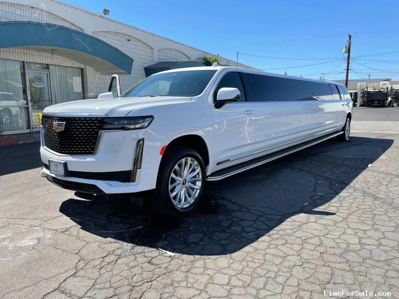 New 2022 Cadillac Escalade SUV Stretch Limo Pinnacle Limousine Manufacturing - Livonia, Michigan - $228,900