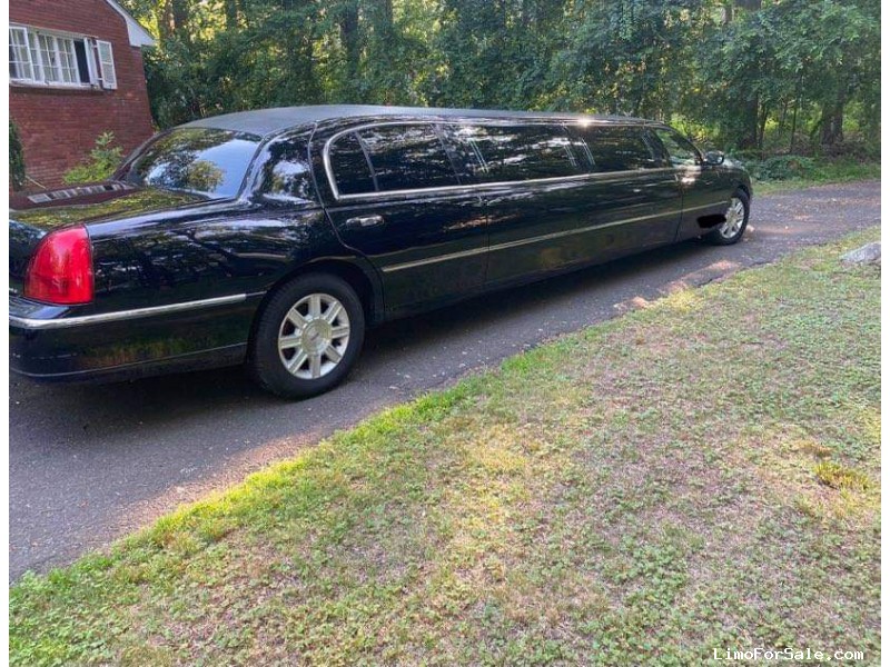 Used 2011 Lincoln Town Car L Sedan Stretch Limo Classic - Woodbridge, Connecticut - $10,500