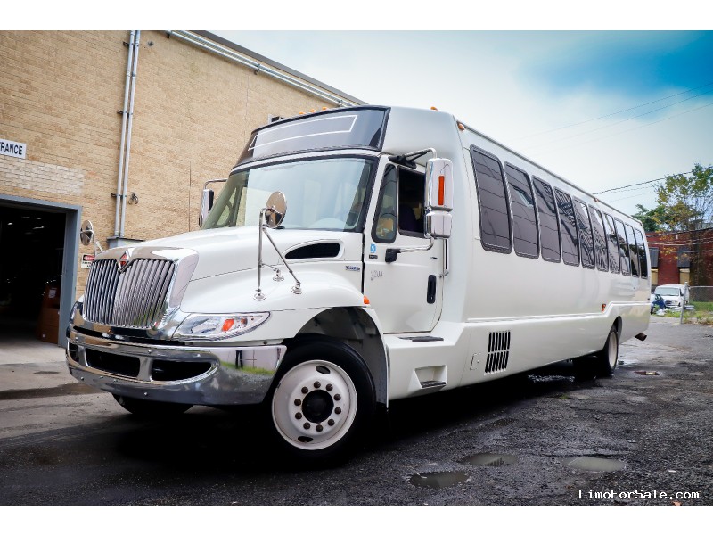 Used 2009 International 3200 Mini Bus Shuttle / Tour  - Springfield, New Jersey    - $41,850