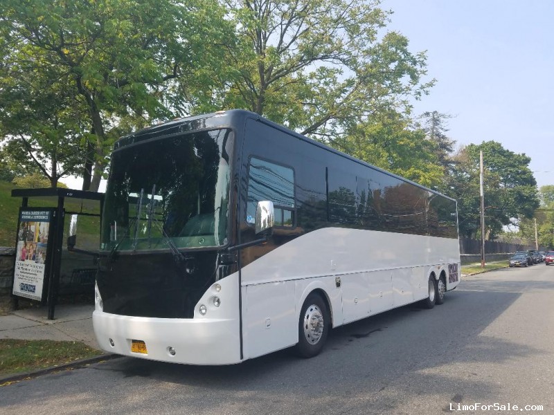 Used 2011 Freightliner Workhorse Motorcoach Limo CT Coachworks - BROOKLYN, New York    - $110,000