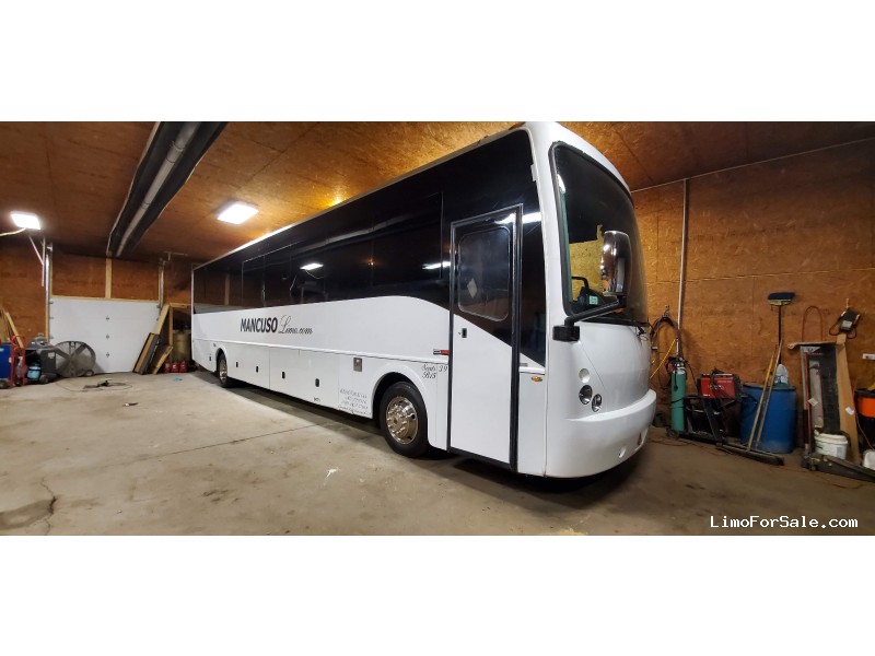 Used 2014 Freightliner Deluxe Motorcoach Limo CT Coachworks - BATAVIA, New York    - $129,500