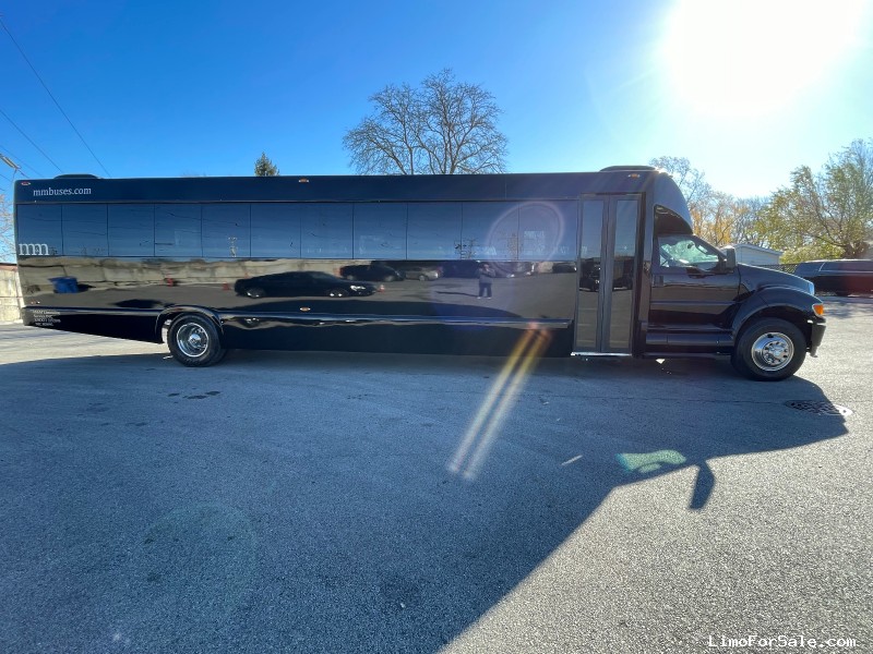 Used 2015 Ford F-750 Mini Bus Shuttle / Tour Tiffany Coachworks - Des Plaines, Illinois - $69,990